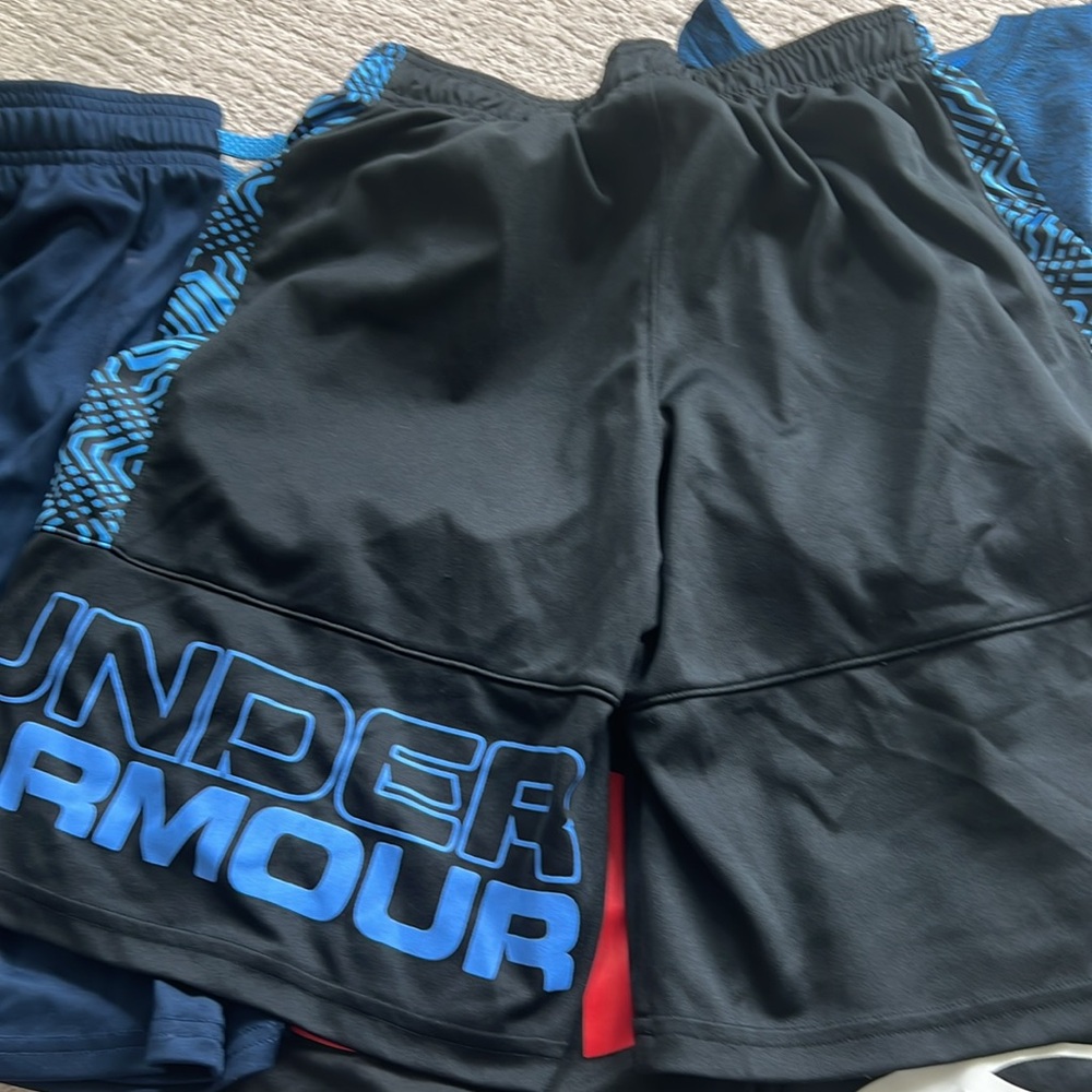 Under Armour 6piece Bundle - Picture 2 of 7